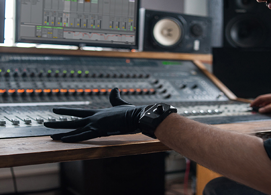 T8 魔力手套讓音樂從你揮舞的指尖流淌